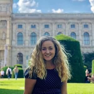 Meet your Posher, Julia